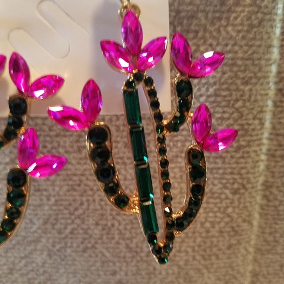 Betsey Johnson Rhinestone Cactus Earrings - NWT - Picture 4 of 4